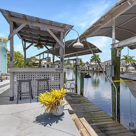 Waterfront Petite Retreat With Private Pool & Gulf Access - Villa Boat House - Roelens Vacations